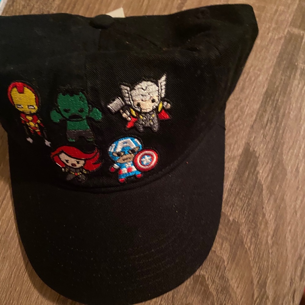 Avengers hat NWT